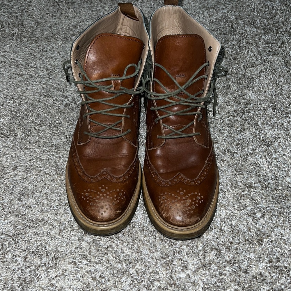 Men’s wing tip boots